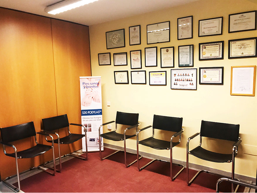 Una clínica equipada para ofrecerte un tratamiento podológico integral
